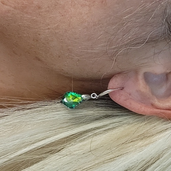 FACETED EMERALD SPARKLE EARRINGS - Picture 1 of 6